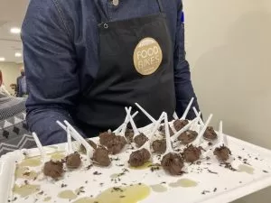 Aperitivos de crema de algarroba
