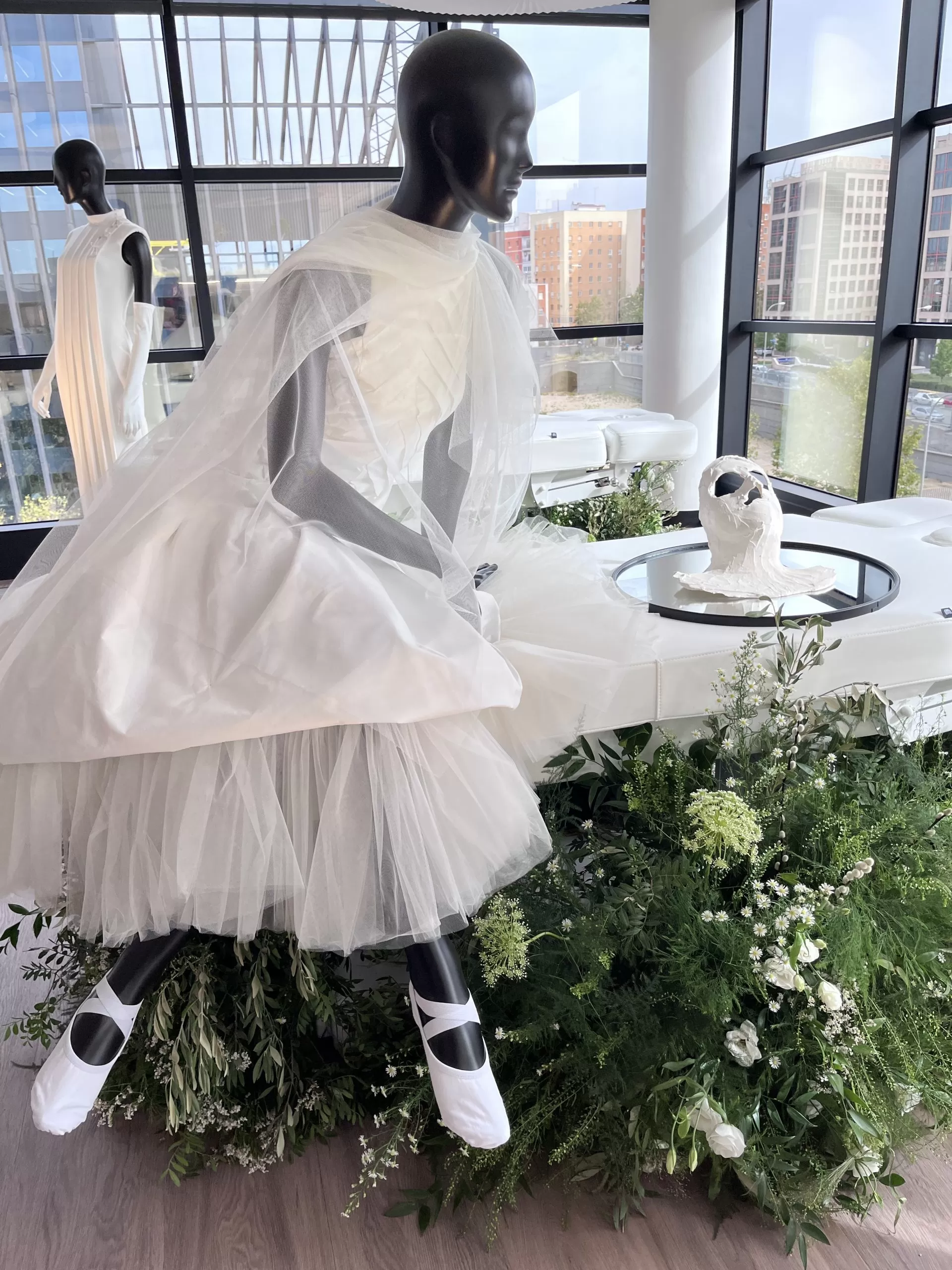 Vestido novia y cremas cosméticas