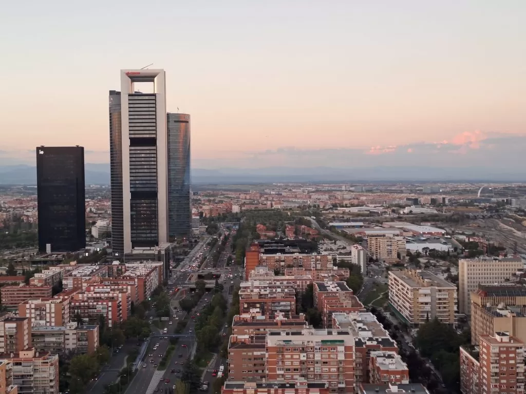 Foto panorámica de la Castellana y 5 Torres