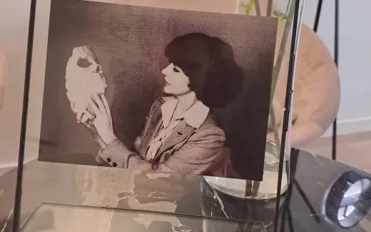 Maria Galland y su máscara