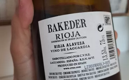 contraetiqueta de un Vino de pueblo de la Rioja